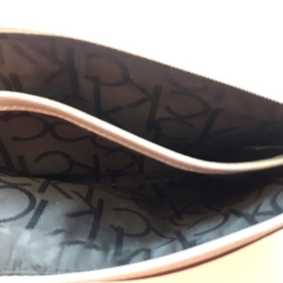 Silver Calvin Klein Wristlet Pouch Preowned - Picture 3 of 3